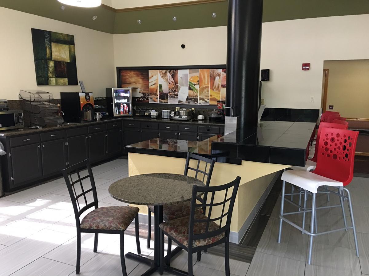 America'S Best Value Inn & Suites-Clinton Buitenkant foto